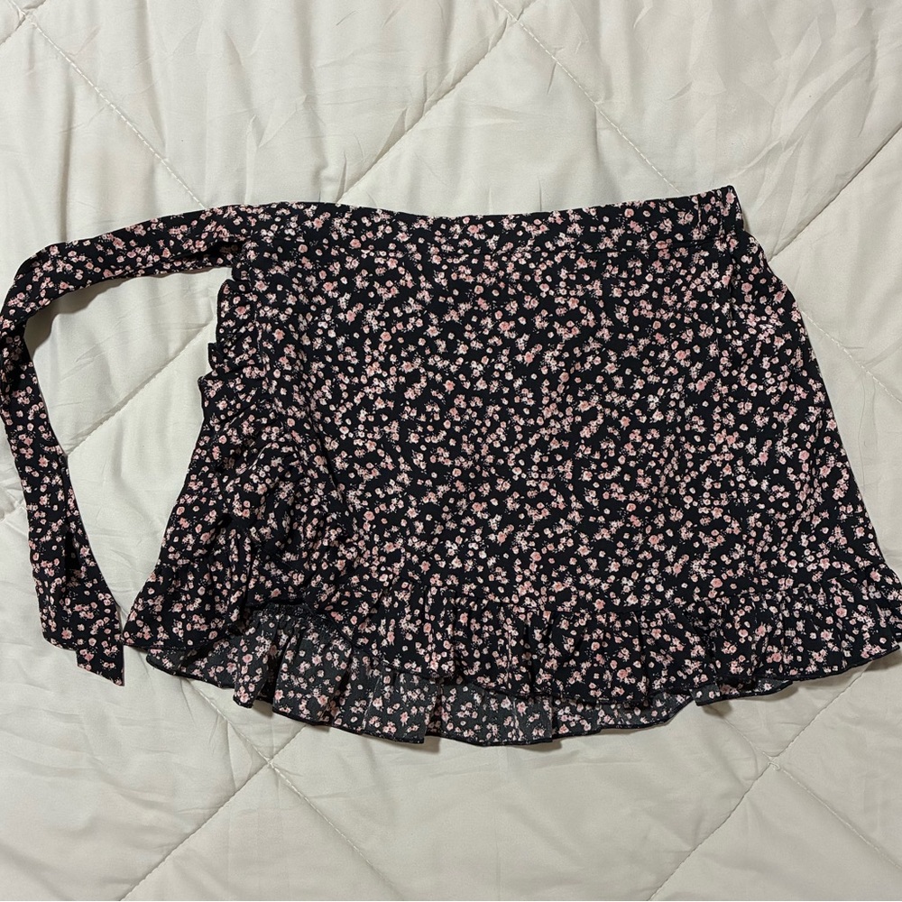 Windsor Black and Pink Floral Mini Skirt